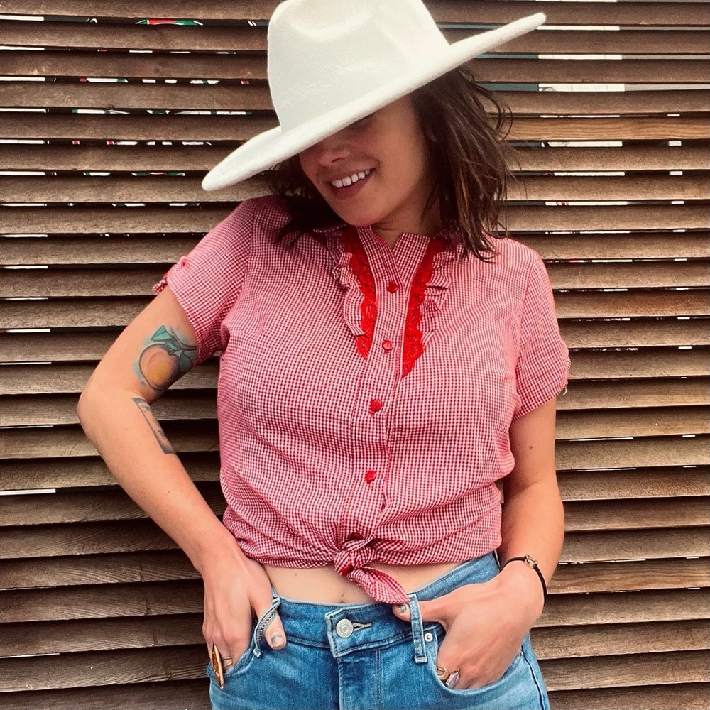 🤠

Vintage 70s Country Milkmaid Gingham Checkered Button Down Blouse